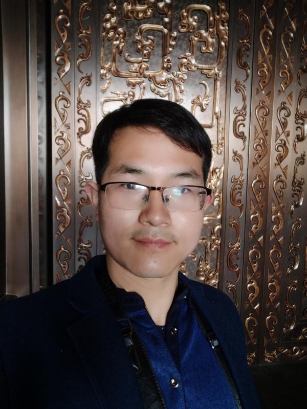 鹏鸟的第一张照片--陕西闪婚服务中心